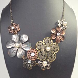 Metal Flower Necklace